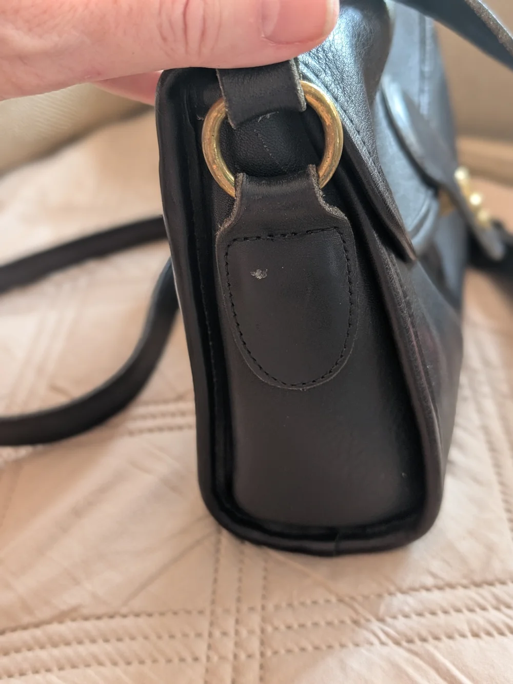 Coach VIntage 1991 Devon Classic Black Glovetanned Leather Turnlock Crossbody